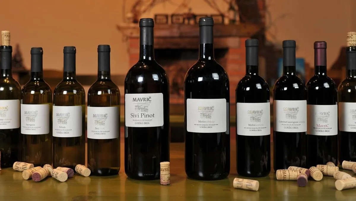 Vina Mavrič na mizi